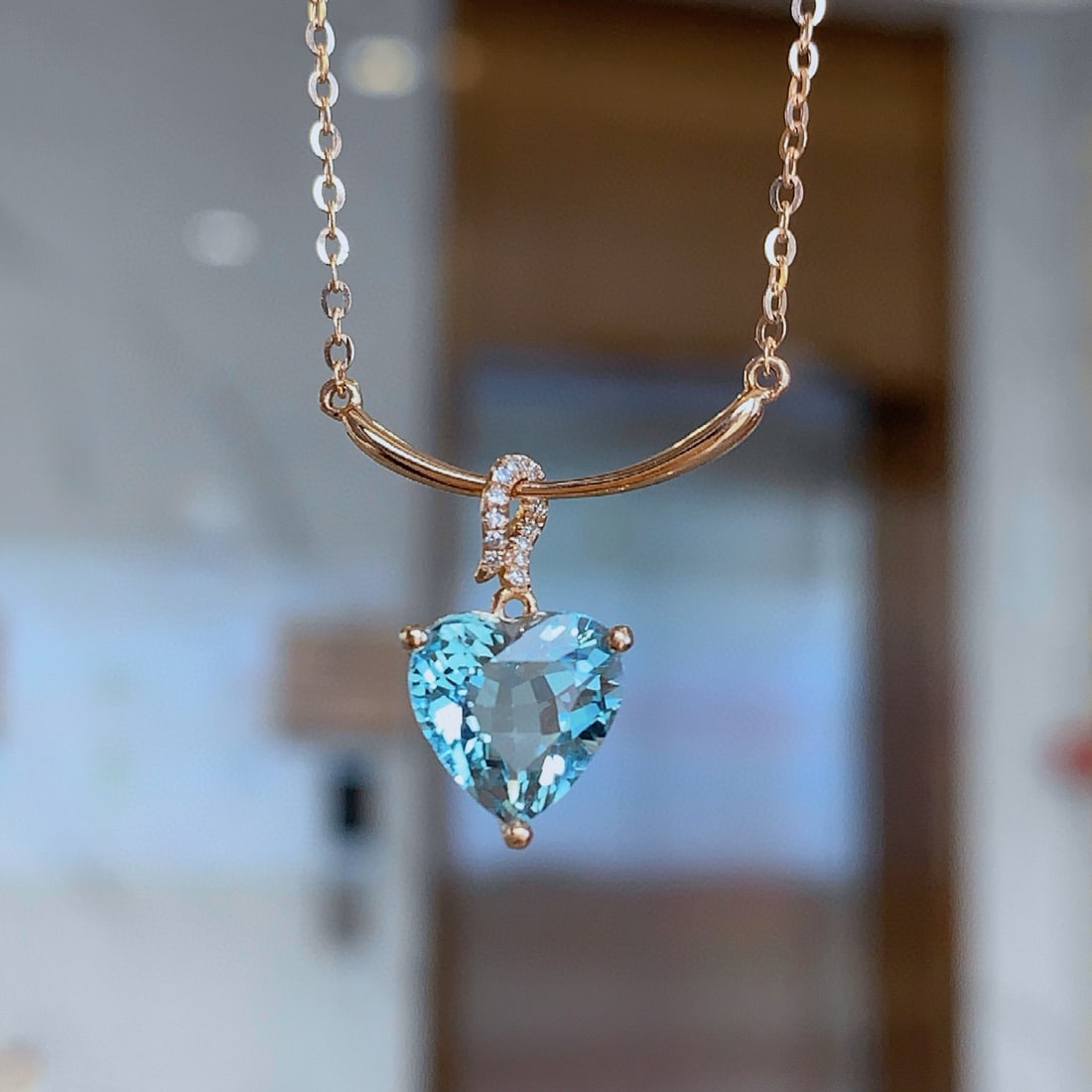 14k Gold 1.7 Ct Natural Aquamarine & Diamond Necklace: Ref:230998129 // gold content:14k gold // main gemstone:aquamarine // shape:heart // carat weight:1. 7ct // color:blue // treatment:natural // // adjacent gemstone 2 : diamond // number of stones:14
