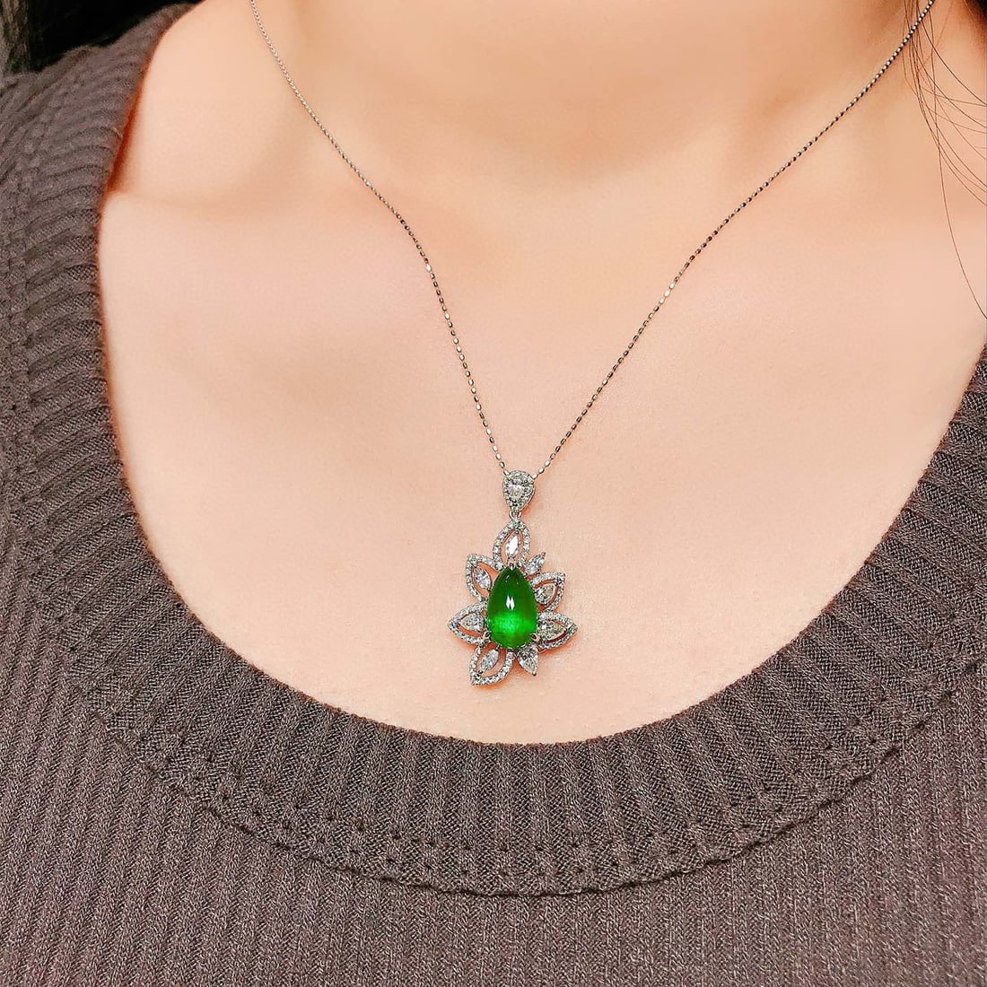14k Gold 3.84 Ctw Vivid Green Natural Emerald & Diamond Pendant( Without Chain ) - 3