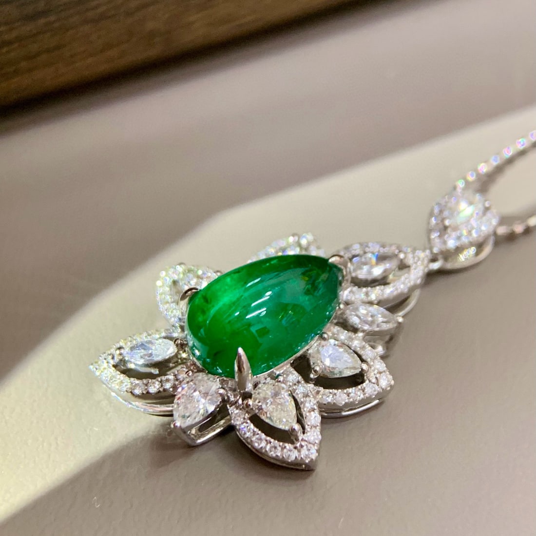 14k Gold 3.84 Ctw Vivid Green Natural Emerald & Diamond Pendant( Without Chain ) - 5