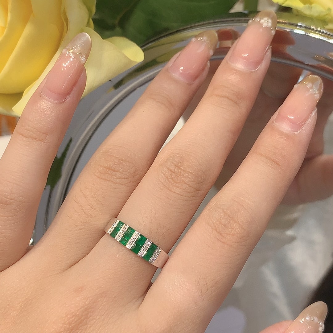 14k Gold 1 Ct Vivid Green Natural Emerald & Diamond Ring - 3