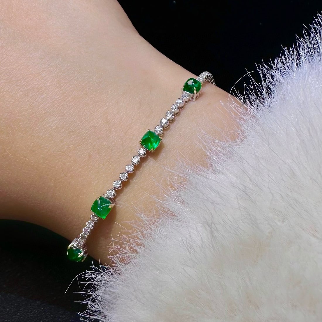 14k Gold 1.45 Ct Vivid Green Natural Emerald & Diamond Bracelet - 2
