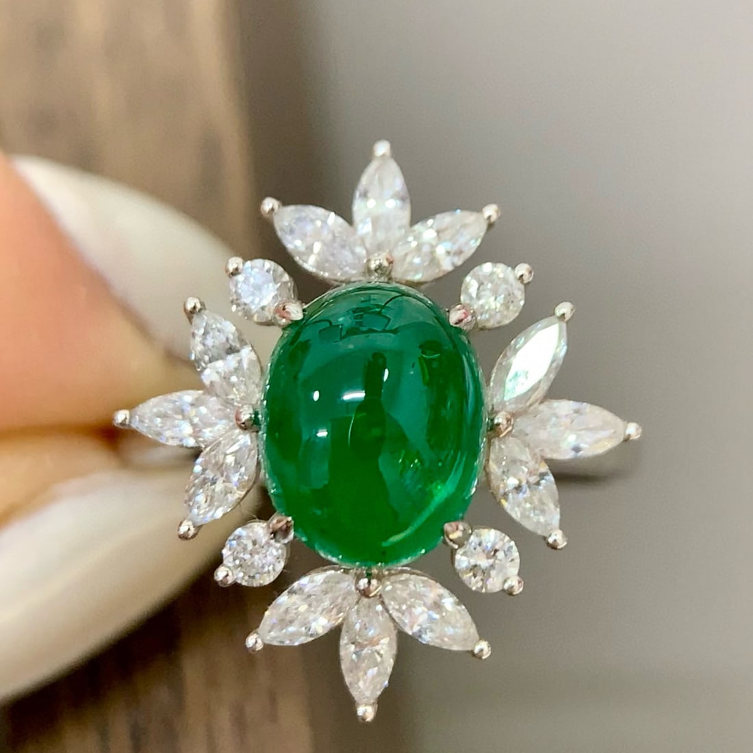 14k Gold 3.15 Ctw Vivid Green Natural Emerald & Diamond Ring: Ref:230998141 // gold content:14k gold // ring size:7. 25us // // main gemstone:emerald // shape:oval // carat weight:2. 39ct // color:vivid green // treatment:natural // // adjacent gemstone 2 :