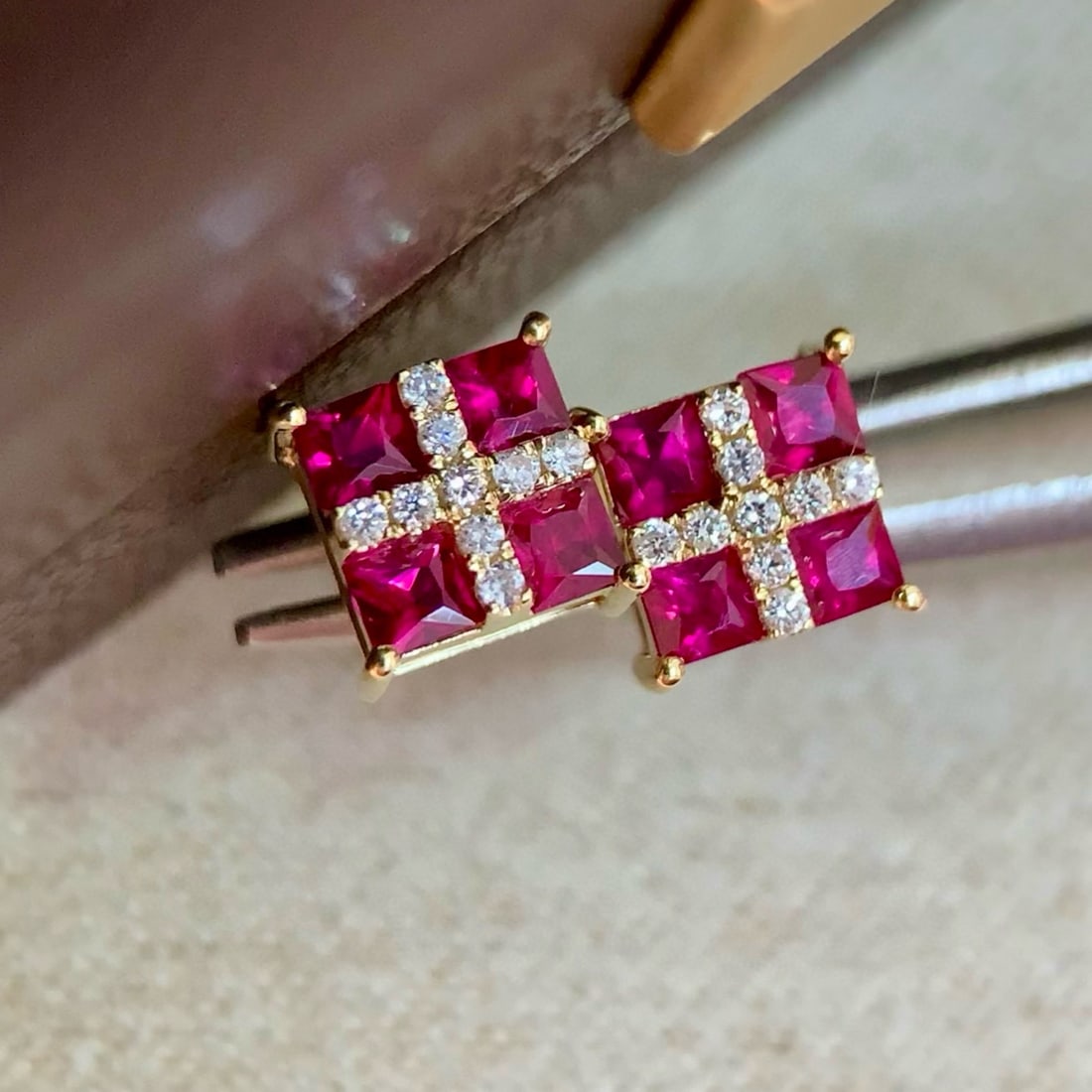 14k Gold 0.62 Ctw Natural Ruby & Diamond Earrings: Ref:230998148 // gold content:14k gold // main gemstone:ruby // shape:princess // carat weight:0. 56ct // color:red // treatment:natural // // adjacent gemstone 2 : diamond // shape:round // carat