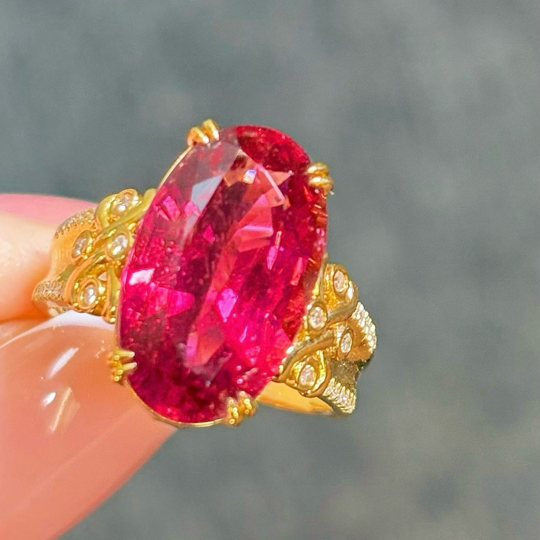 14k Gold 8.17 Ctw Natural Tourmaline & Diamond Ring: Ref:230998155 // gold content:14k gold // ring size:7. 25us // // main gemstone:tourmaline // shape:oval // carat weight:8. 03ct // color:red // treatment:natural // // adjacent gemstone 2 : diamond /