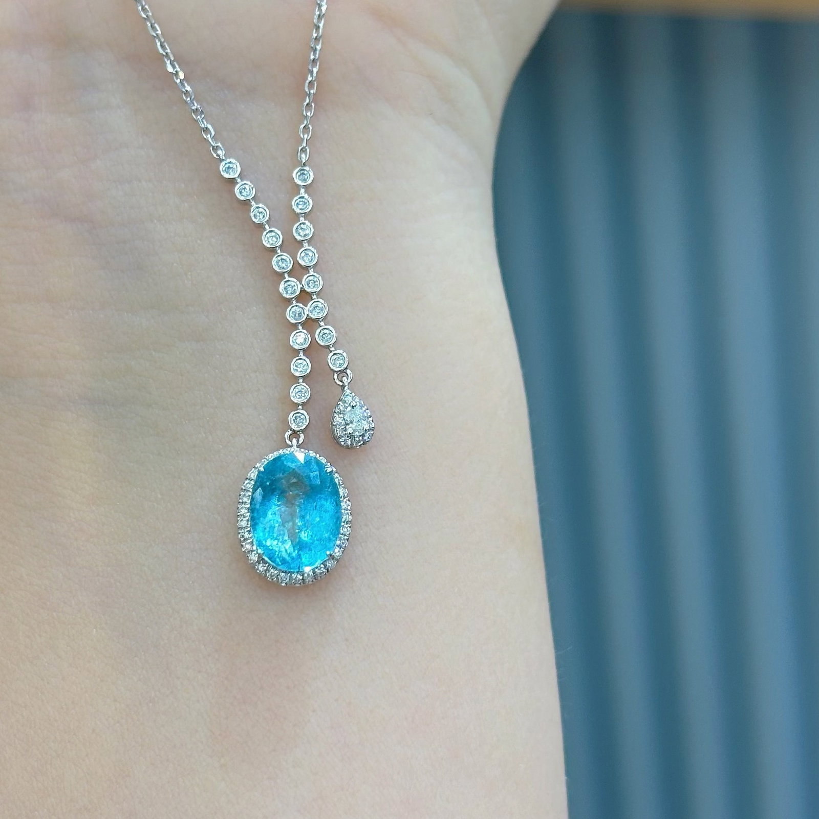 14k Gold 1.61 Ct Natural Paraiba Tourmaline & Diamond Necklace: Ref:230998157 // gold content:14k gold // main gemstone:paraiba tourmaline // shape:oval // carat weight:1. 61ct // color:blue // treatment:natural // // adjacent gemstone 2 : diamond //