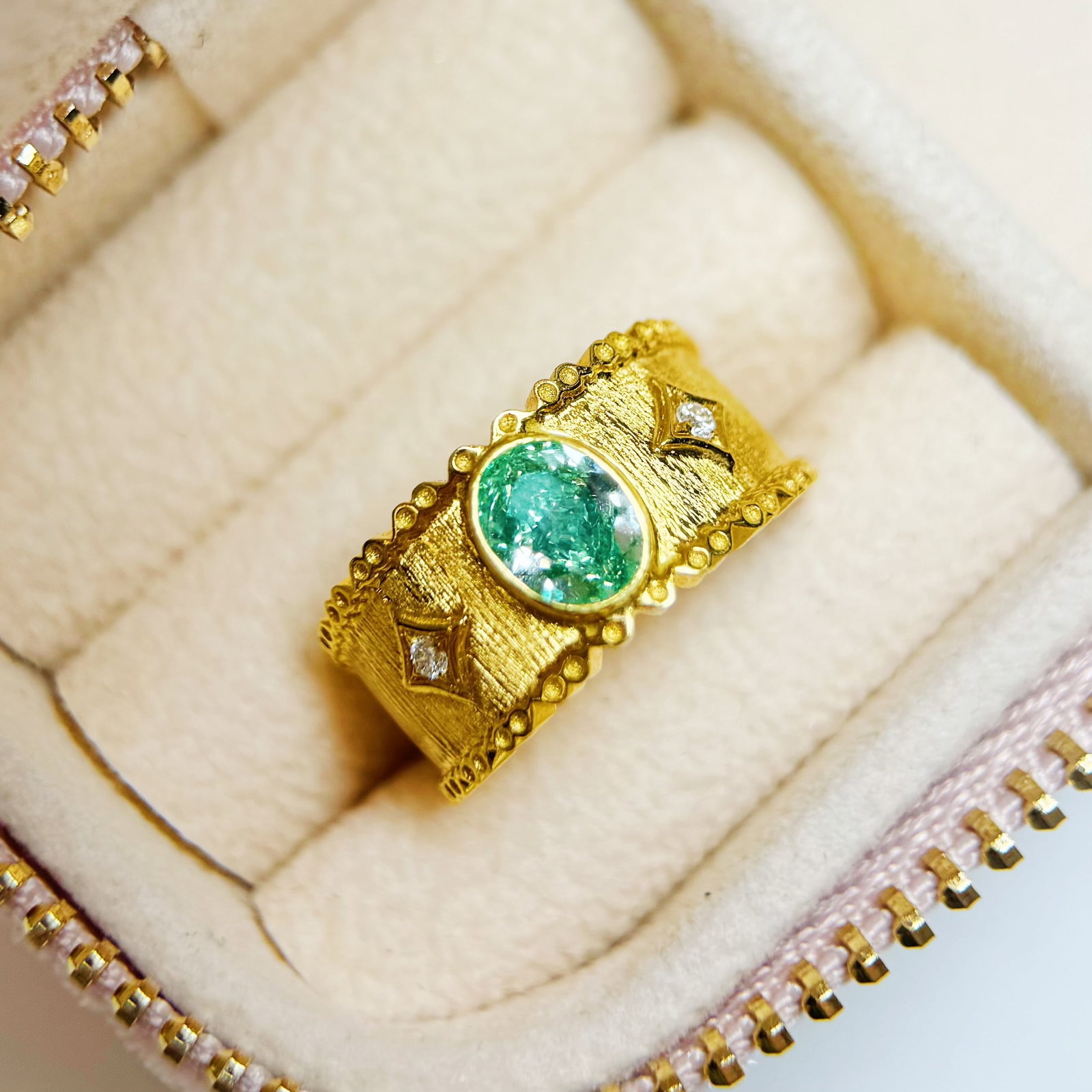 14k Gold 1.15 Ctw Natural Green Diamond & Diamond Ring: Ref:230998161 // gold content:14k gold // ring size:7. 25us // // main gemstone:green diamond // shape:oval // carat weight:1. 10ct // color:green // treatment:natural // // adjacent gemstone 2 :