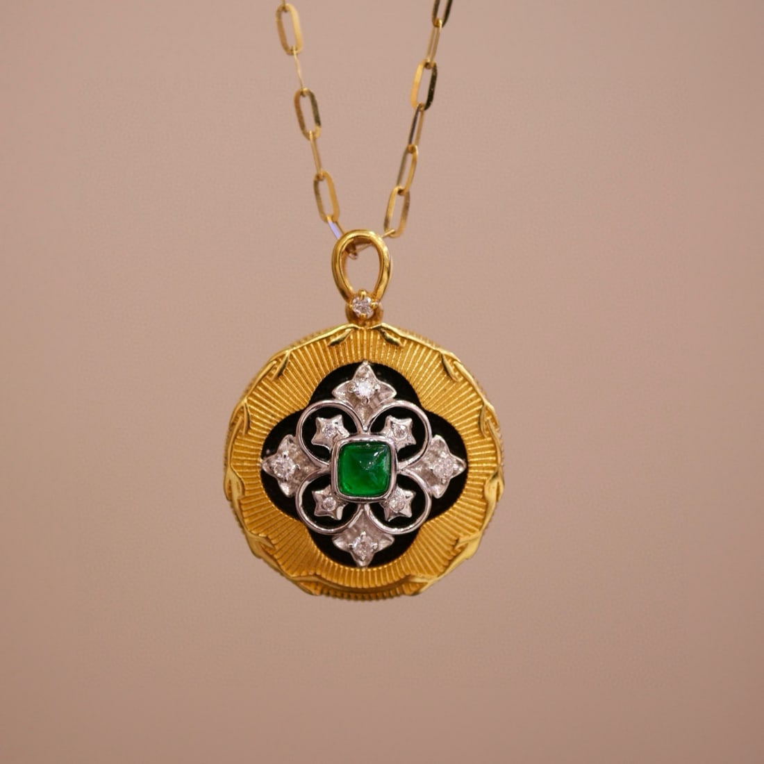 14k Gold 0.21 Ctw Vivid Green Natural Emerald & Diamond Pendant( Without Chain ): Ref:230998169 // gold content:14k gold // main gemstone:emerald // shape:suger-loaf // carat weight:0. 15ct // color:vivid green // treatment:natural // // adjacent gemstone 2 : diamond //
