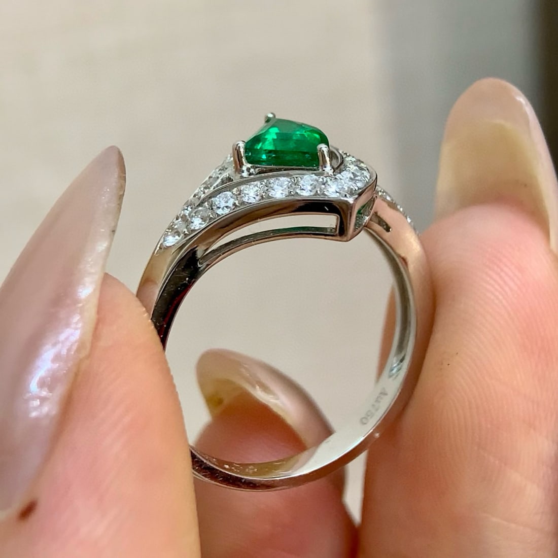 14k Gold 0.97 Ctw Vivid Green Natural Emerald & Diamond Ring - 3