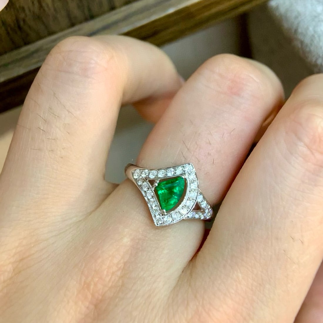 14k Gold 0.97 Ctw Vivid Green Natural Emerald & Diamond Ring - 5