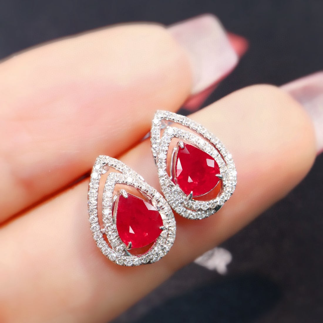 14k Gold 1.73 Ctw Natural Ruby & Diamond Earrings: Ref:230998182 // gold content:14k gold // main gemstone:ruby // shape:pear // carat weight:1. 42ct // color:pigeonblood red // treatment:natural // // adjacent gemstone 2 : diamond // shape:round //
