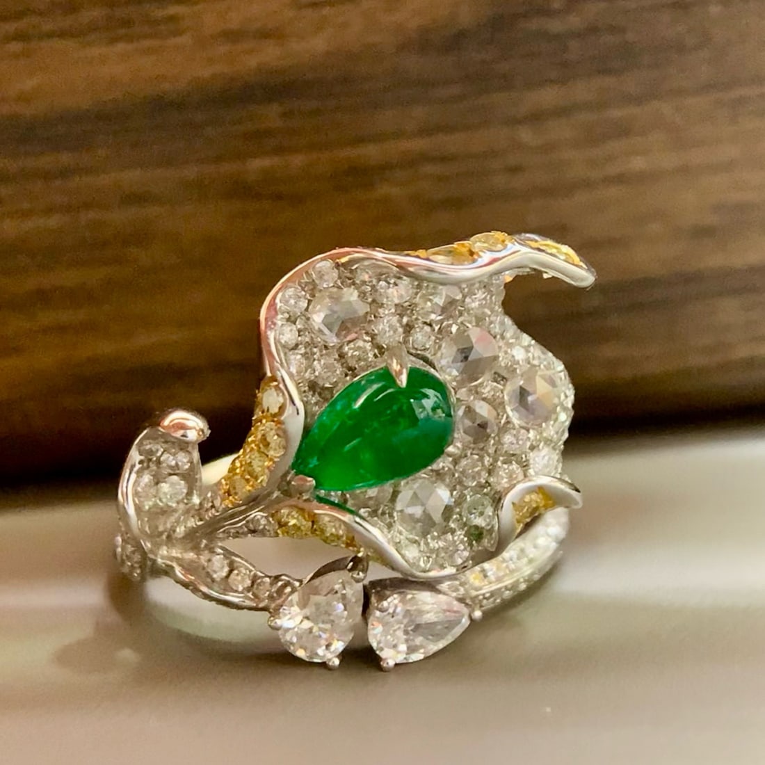 14k Gold 1.92 Ctw Vivid Green Natural Emerald & Diamond Ring: Ref:230998173 // gold content:14k gold // ring size:7. 25us // // main gemstone:emerald // shape:pear // carat weight:0. 63ct // color:vivid green // treatment:natural // // adjacent gemstone 2 :