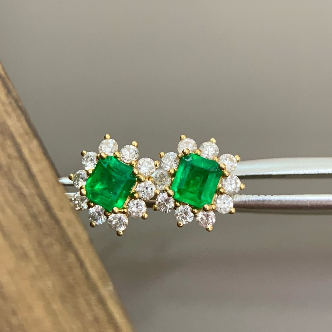 14k Gold 1.03 Ctw Vivid Green Natural Emerald & Diamond Earrings - 2