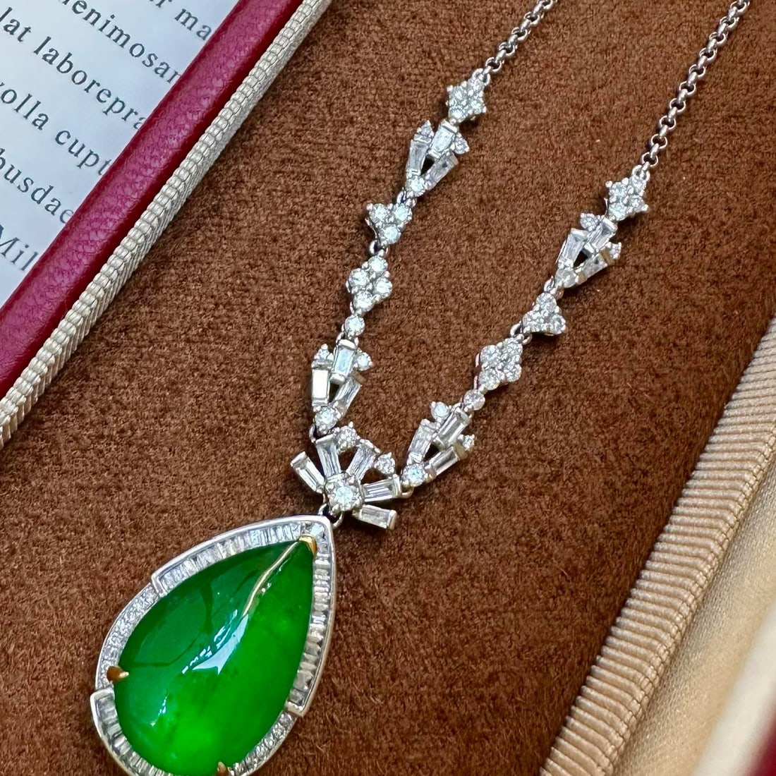 14k Gold 8.27 Ct Vivid Green Natural Emerald & Diamond Necklace - 2