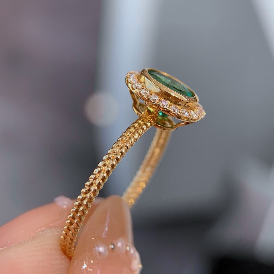 14k Gold 0.71 Ctw Vivid Green Natural Emerald & Diamond Ring - 2