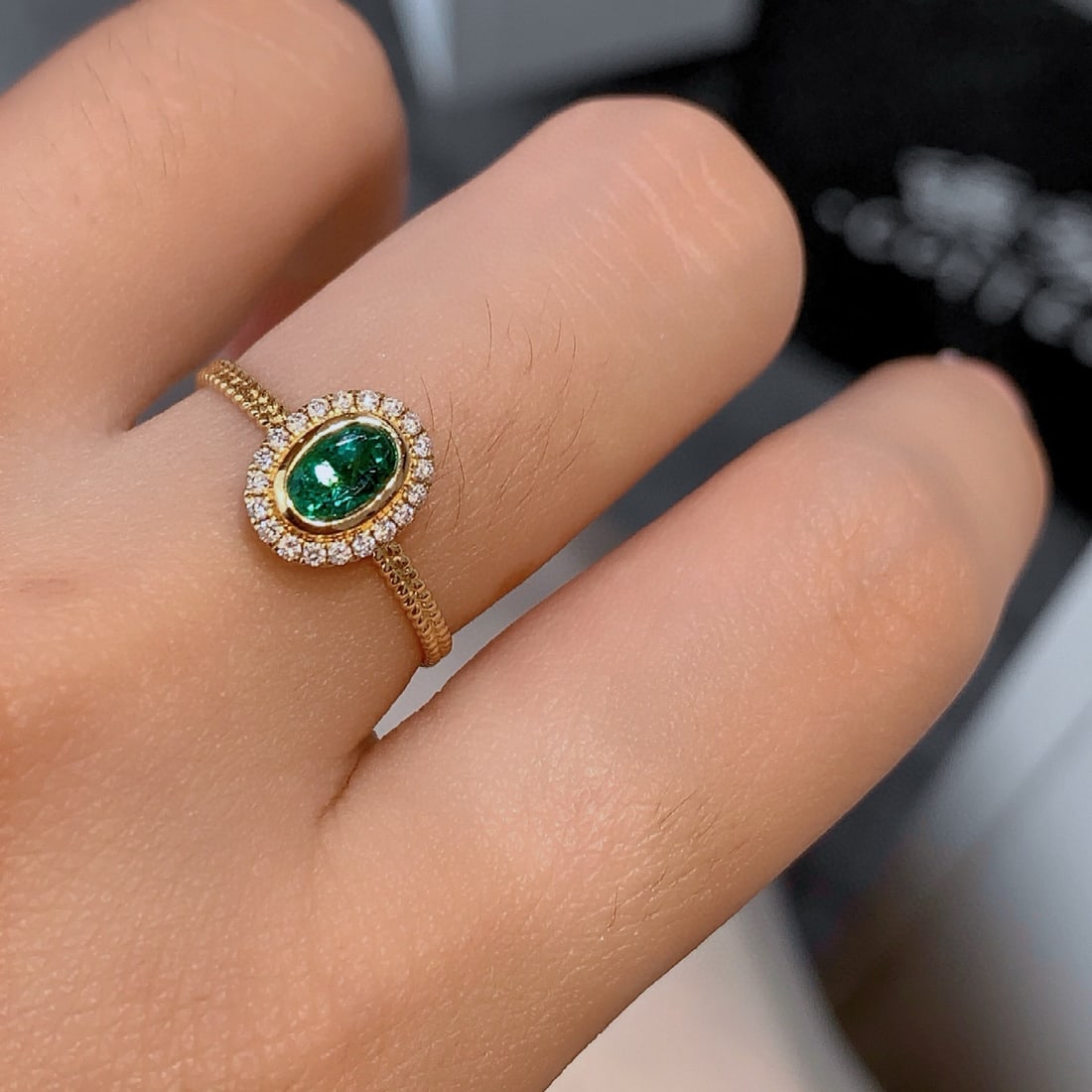 14k Gold 0.71 Ctw Vivid Green Natural Emerald & Diamond Ring - 4
