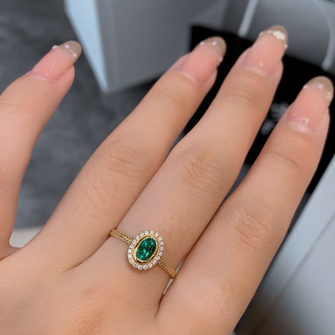 14k Gold 0.71 Ctw Vivid Green Natural Emerald & Diamond Ring - 5