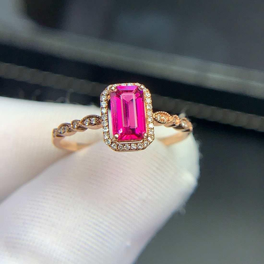 14k Gold 0.8 Ct Natural Tourmaline & Diamond Ring: Ref:230998185 // gold content:14k gold // ring size:7. 25us // // main gemstone:tourmaline // shape:octagonal // carat weight:0. 8ct // color:red // treatment:natural // // adjacent gemstone 2 :