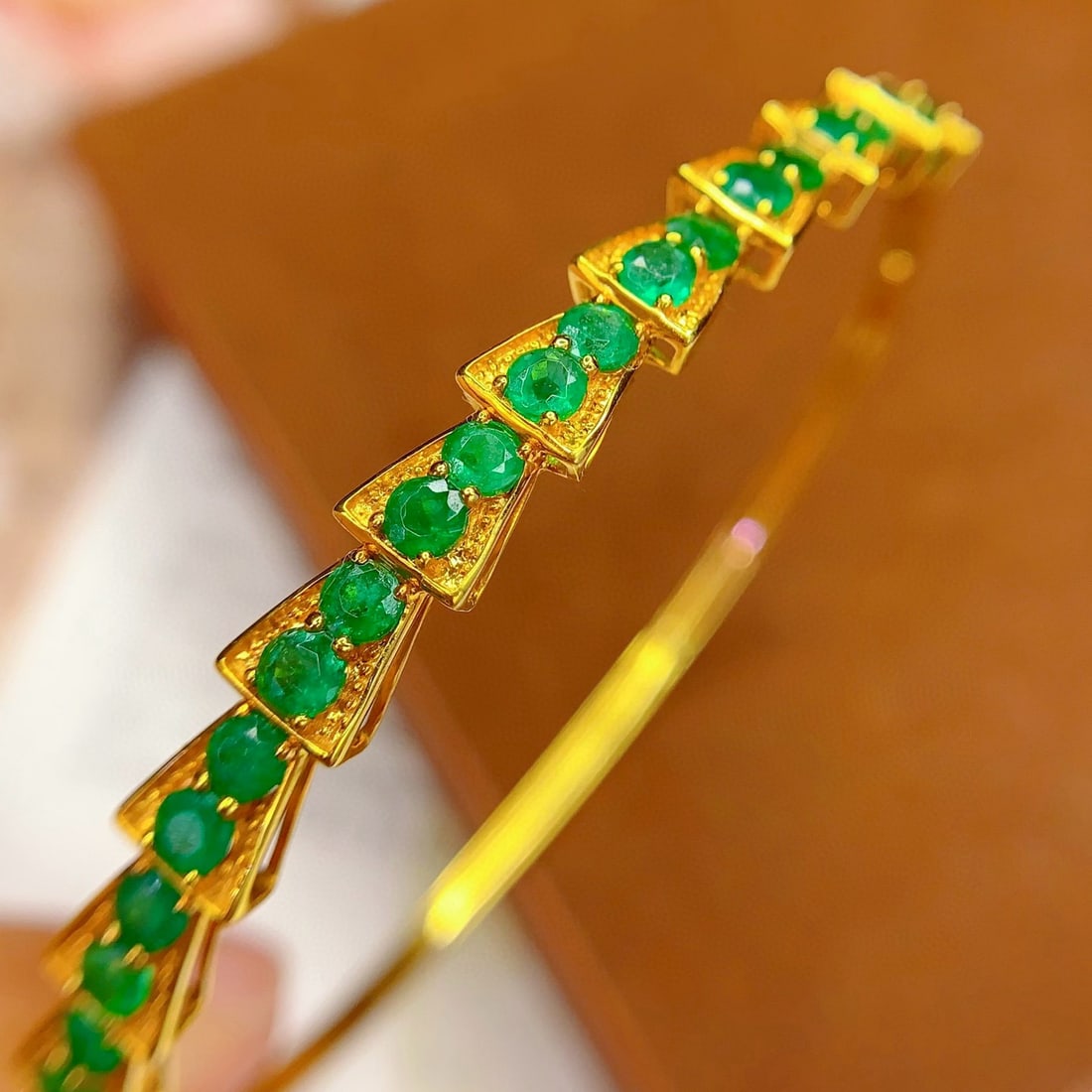 14k Gold 3.5 Ct Vivid Green Natural Emerald Bangle: Ref:230998194 // gold content:14k gold // main gemstone:emerald // shape:round // carat weight:3. 5ct // color:vivid green // treatment:natural // cut grade:g // Condition: New Low Estimate: 7300