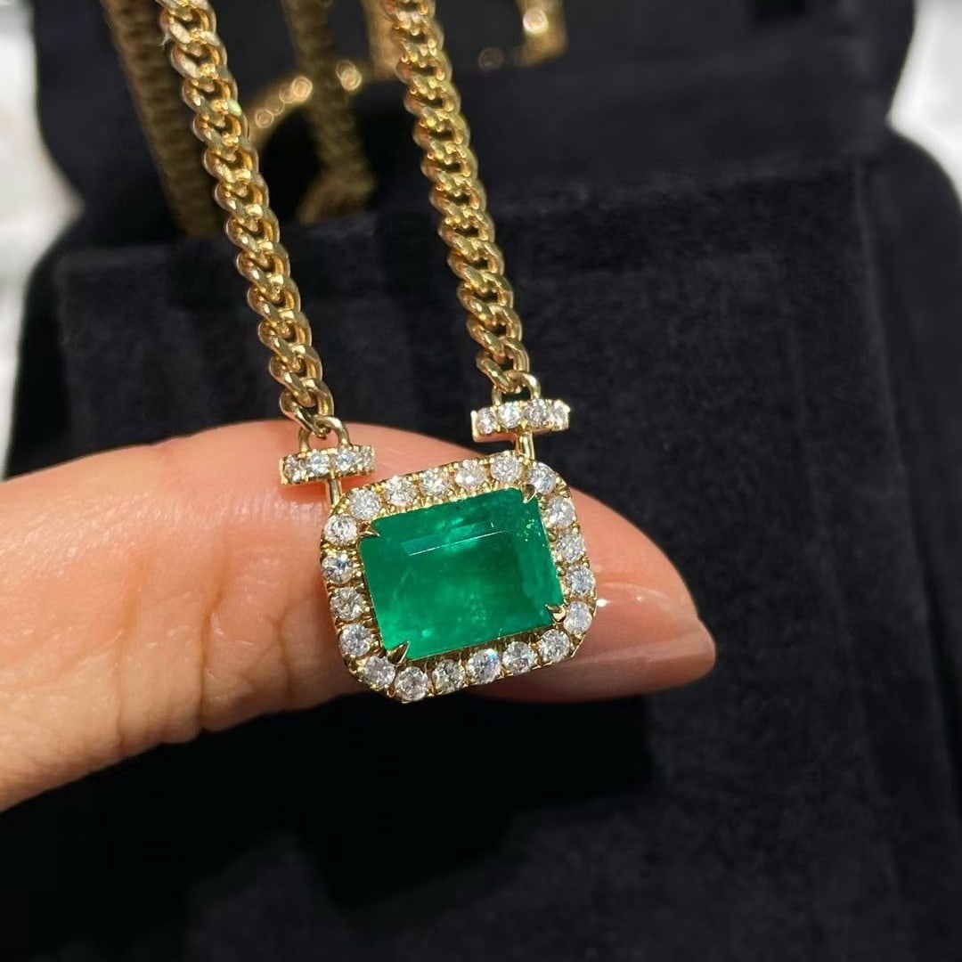 14k Gold 3.2 Ct Vivid Green Natural Emerald & Diamond Necklace - 3