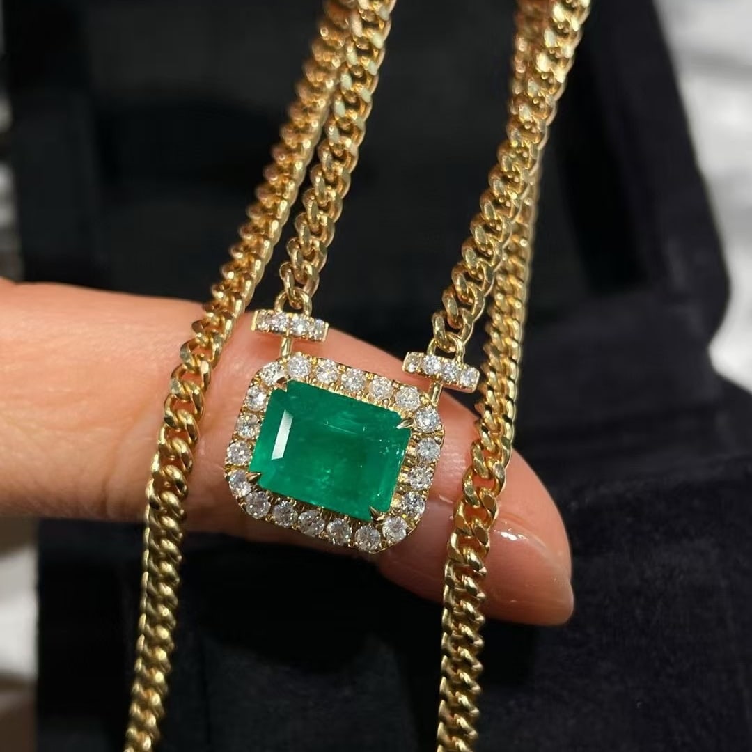 14k Gold 3.2 Ct Vivid Green Natural Emerald & Diamond Necklace - 5