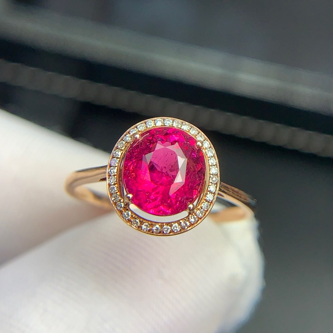 14k Gold 1.68 Ct Natural Tourmaline & Diamond Ring: Ref:230998187 // gold content:14k gold // ring size:7. 25us // // main gemstone:tourmaline // shape:oval // carat weight:1. 68ct // color:red // treatment:natural // // adjacent gemstone 2 : diamond