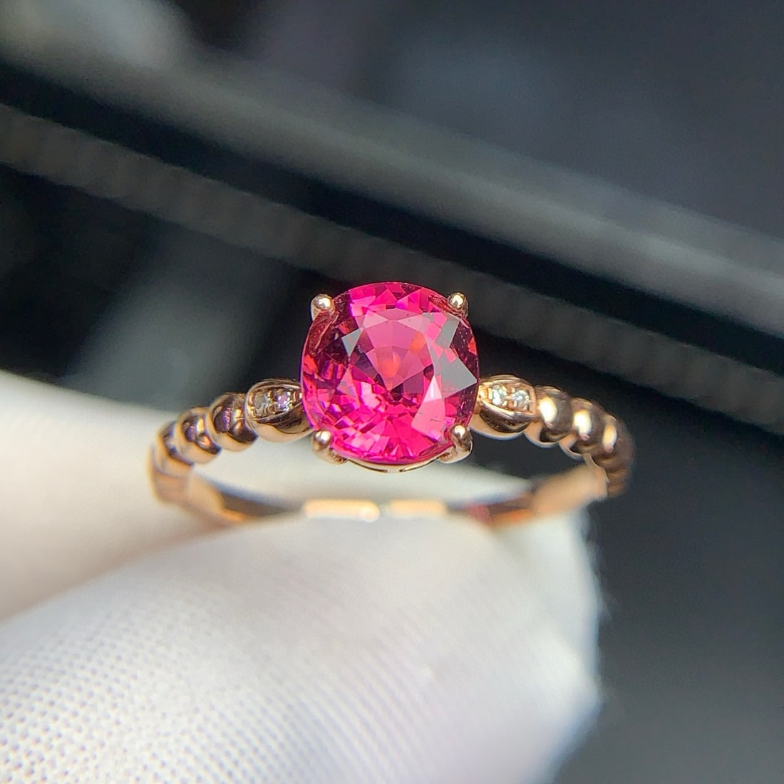 14k Gold 1.4 Ct Natural Tourmaline & Diamond Ring: Ref:230998188 // gold content:14k gold // ring size:7. 25us // // main gemstone:tourmaline // shape:oval // carat weight:1. 4ct // color:red // treatment:natural // // adjacent gemstone 2 : diamond