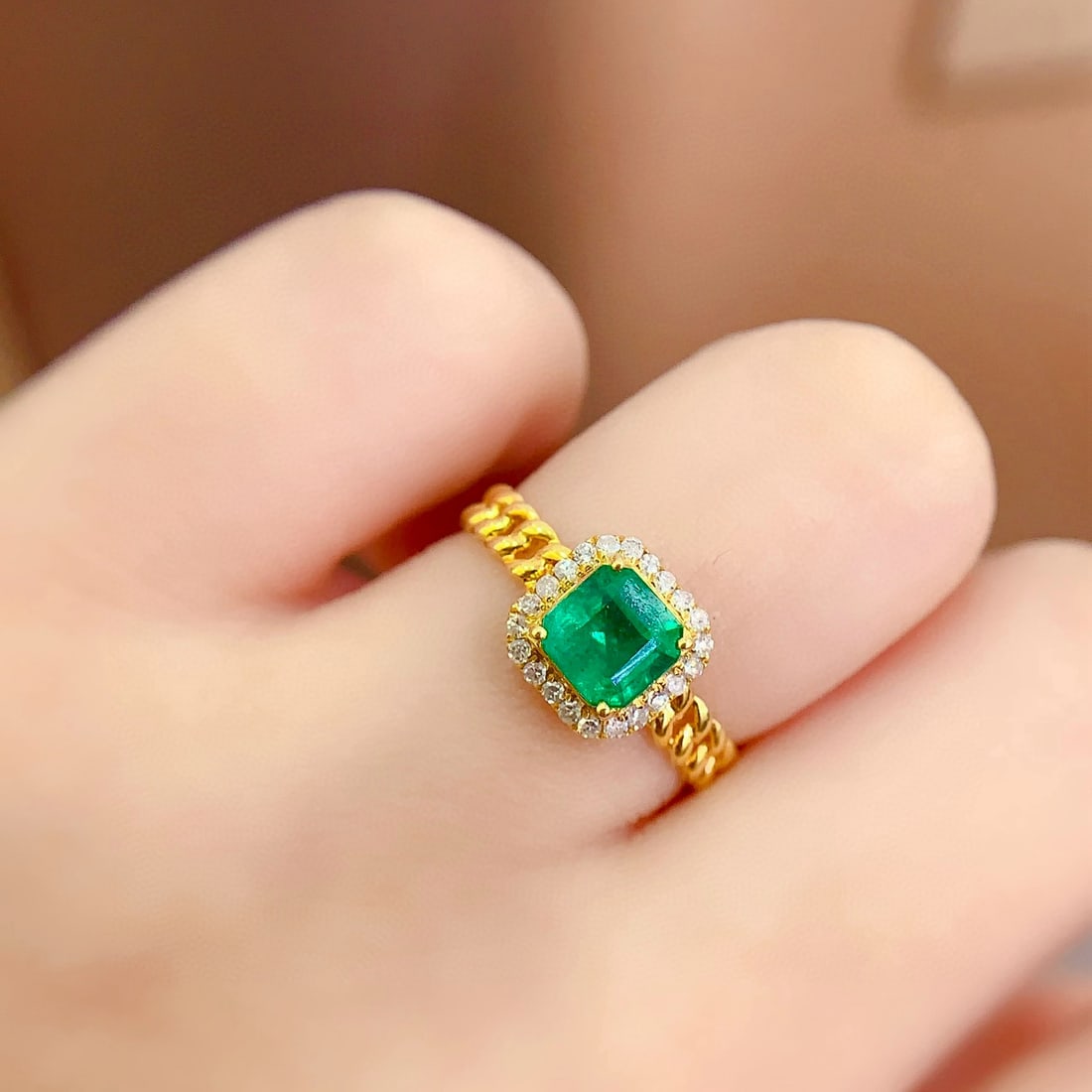 14k Gold 1.1 Ct Vivid Green Natural Emerald & Diamond Ring - 4