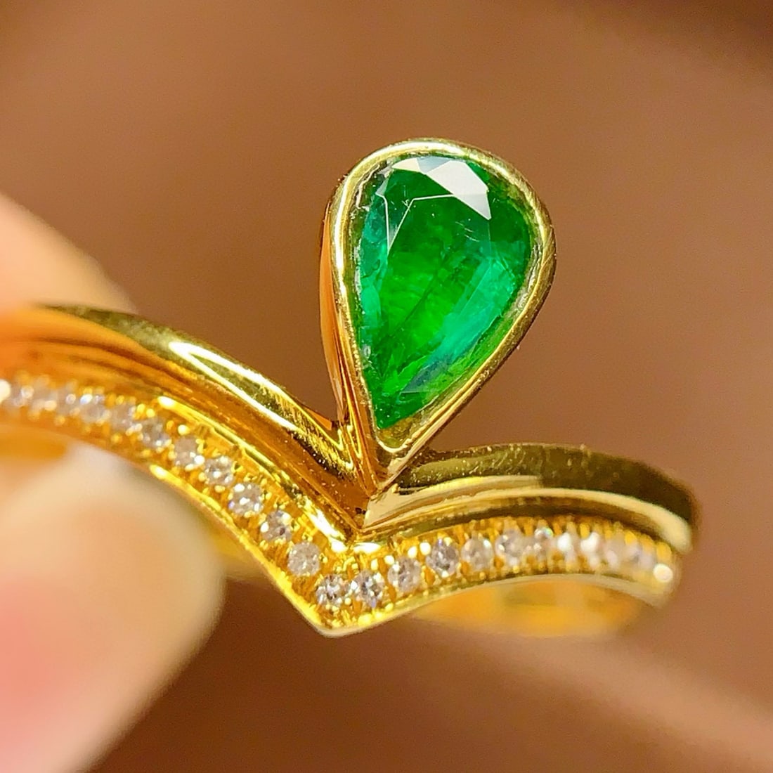 14k Gold 0.42 Ct Vivid Green Natural Emerald & Diamond Ring - 2
