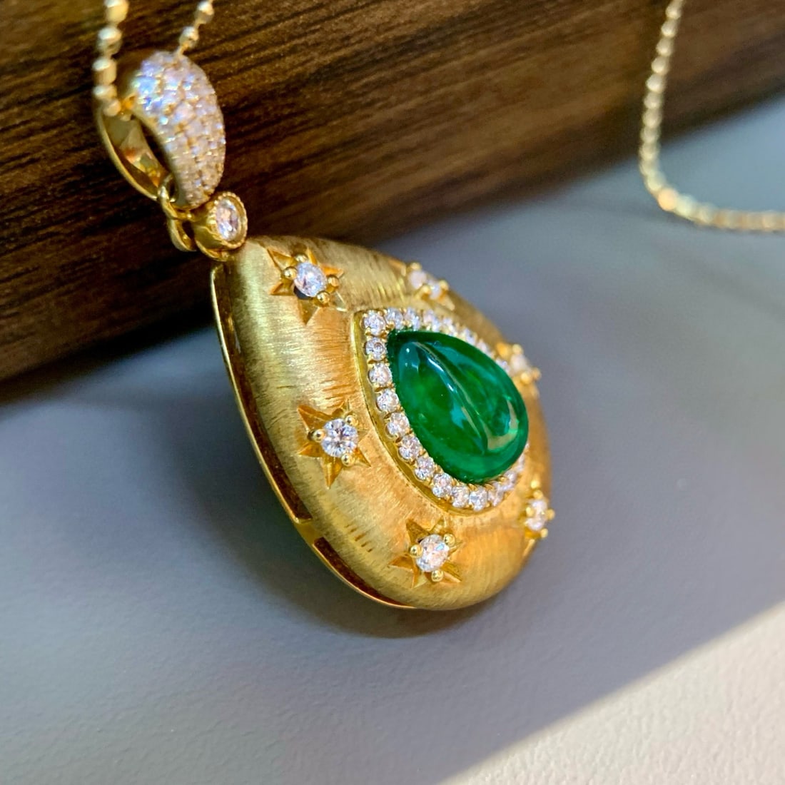 14k Gold 1.87 Ctw Vivid Green Natural Emerald & Diamond Pendant( Without Chain ) - 3