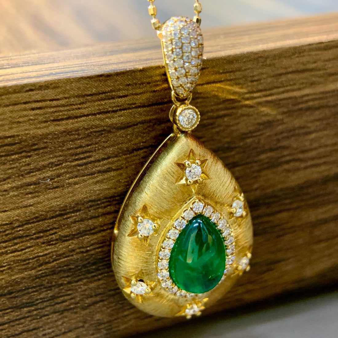 14k Gold 1.87 Ctw Vivid Green Natural Emerald & Diamond Pendant( Without Chain ) - 6