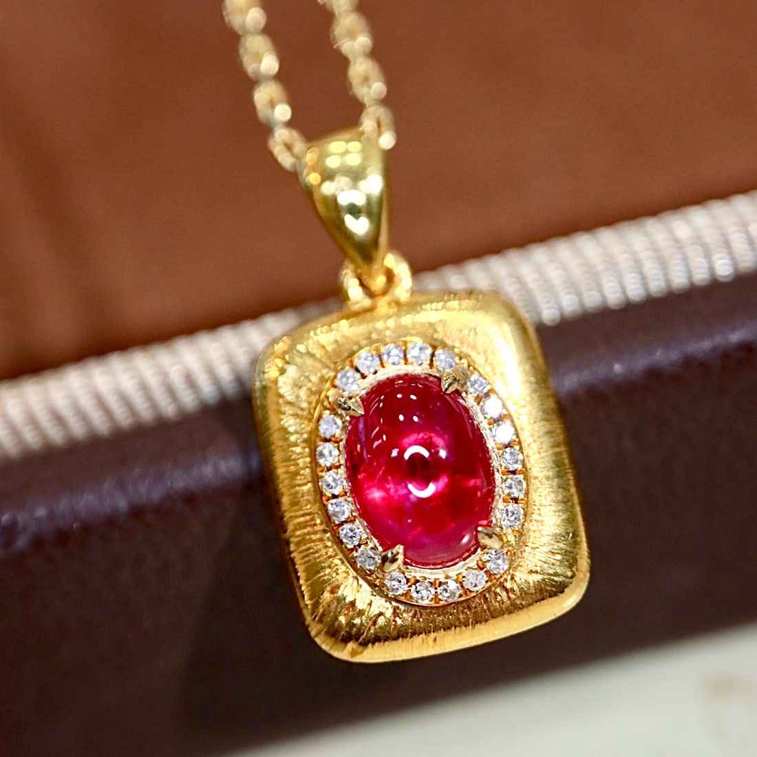 14k Gold 0.91 Ctw Natural Ruby & Diamond Pendant( Without Chain ): Ref:230998206 // gold content:14k gold // main gemstone:ruby // shape:oval // carat weight:0. 81ct // color:red // treatment:natural // // adjacent gemstone 2 : diamond // shape:round // carat