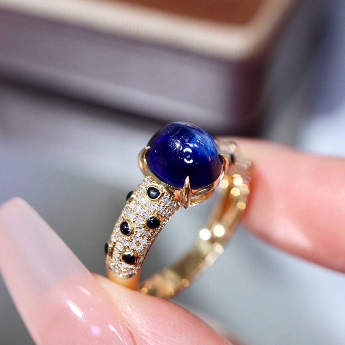 14k Gold 2.86 Ctw Natural Sapphire & Diamond Ring: Ref:230998197 // gold content:14k gold // ring size:7. 25us // // main gemstone:sapphire // shape:oval // carat weight:2. 49ct // color:blue // treatment:natural // // adjacent gemstone 2 : diamond