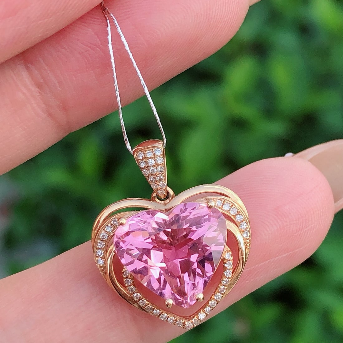 14k Gold 4.94 Ct Natural Tourmaline & Diamond Pendant( Without Chain ): Ref:230998210 // gold content:14k gold // main gemstone:tourmaline // shape:heart // carat weight:4. 94ct // color:pink // treatment:natural // // adjacent gemstone 2 : diamond // number of stones:47