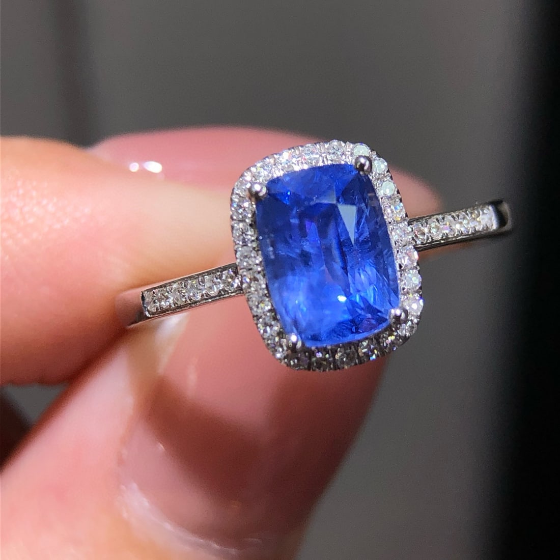 14k Gold 1.75 Ctw Natural Sapphire & Diamond Ring: Ref:230998201 // gold content:14k gold // ring size:7. 25us // // main gemstone:sapphire // shape:cushion // carat weight:1. 6ct // color:blue // treatment:natural // // adjacent gemstone 2 : diamond 