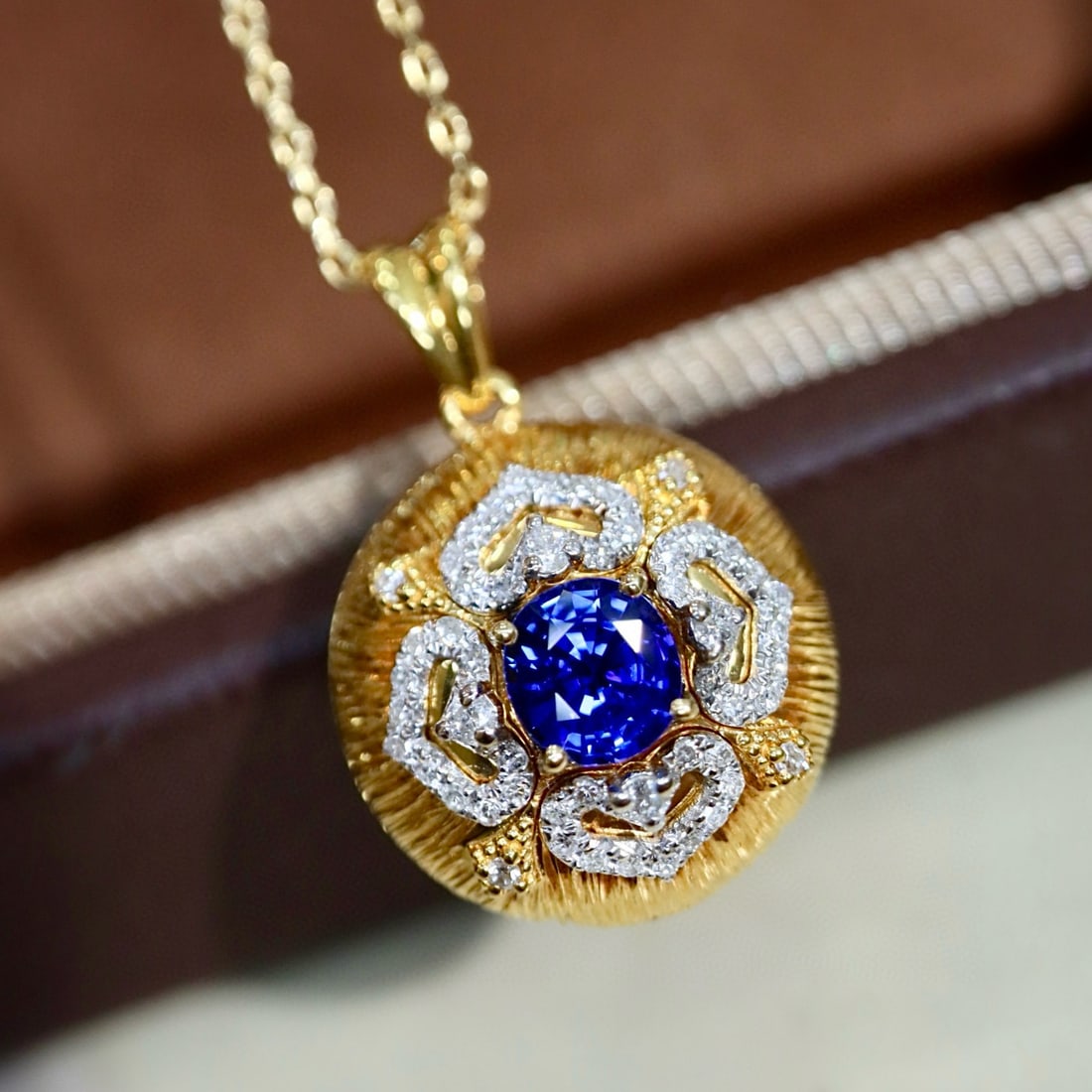 14k Gold 0.80 Ctw Natural Sapphire & Diamond Pendant( Without Chain ): Ref:230998204 // gold content:14k gold // main gemstone:sapphire // shape:oval // carat weight:0. 51ct // color:blue // treatment:natural // // adjacent gemstone 2 : diamond // shape:round // carat we