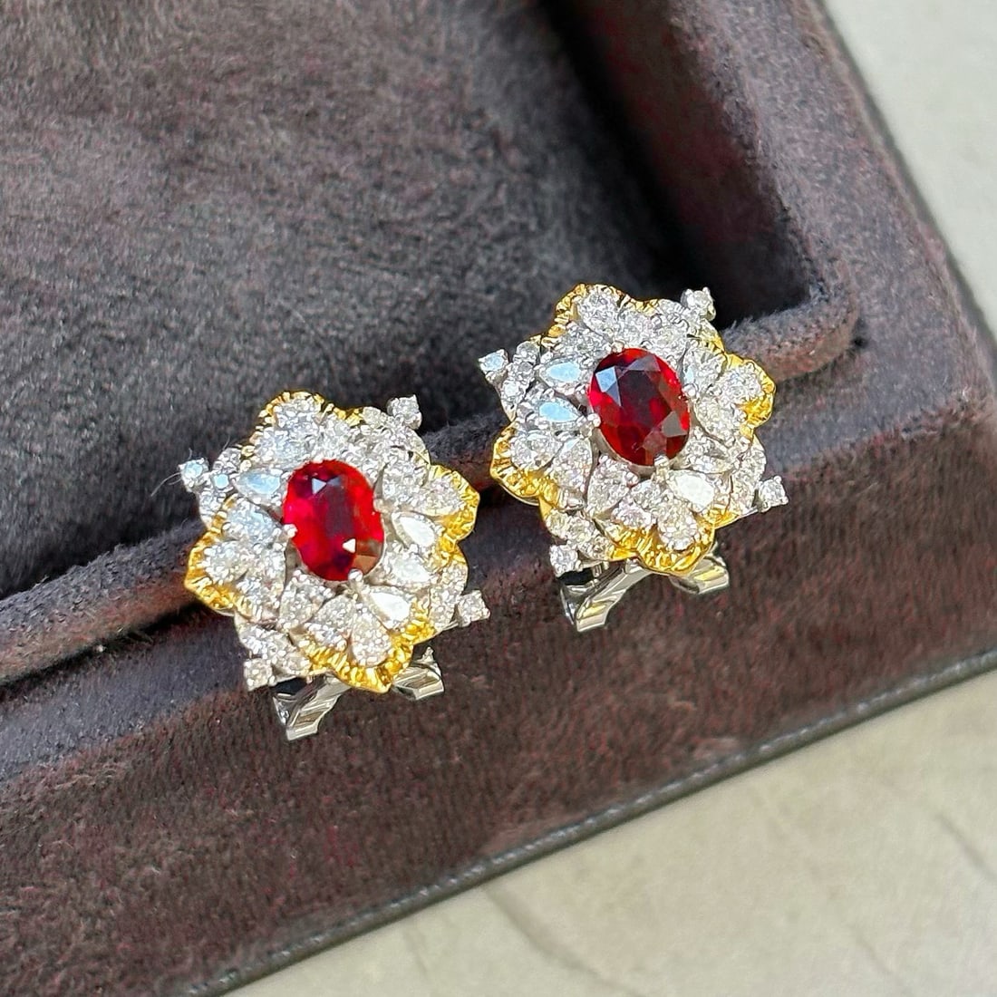 14k Gold 1.77 Ctw Natural Ruby & Diamond Earrings: Ref:230998207 // gold content:14k gold // main gemstone:ruby // shape:oval // carat weight:0. 80ct // color:pigeonblood red // treatment:natural // // adjacent gemstone 2 : diamond // shape:multiply /