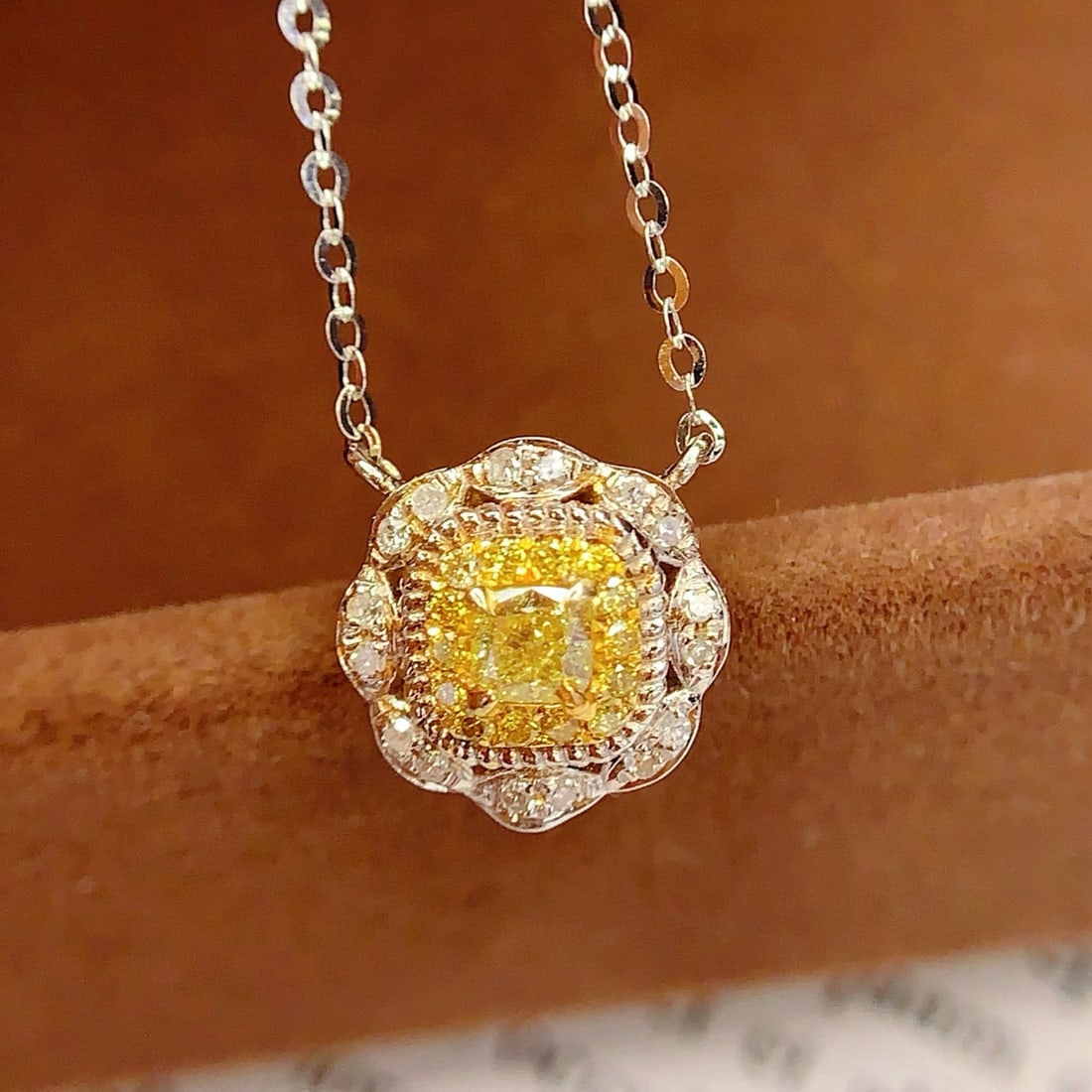 14k Gold 0.27 Ct Natural Yellow Diamond & Diamond Necklace - 2