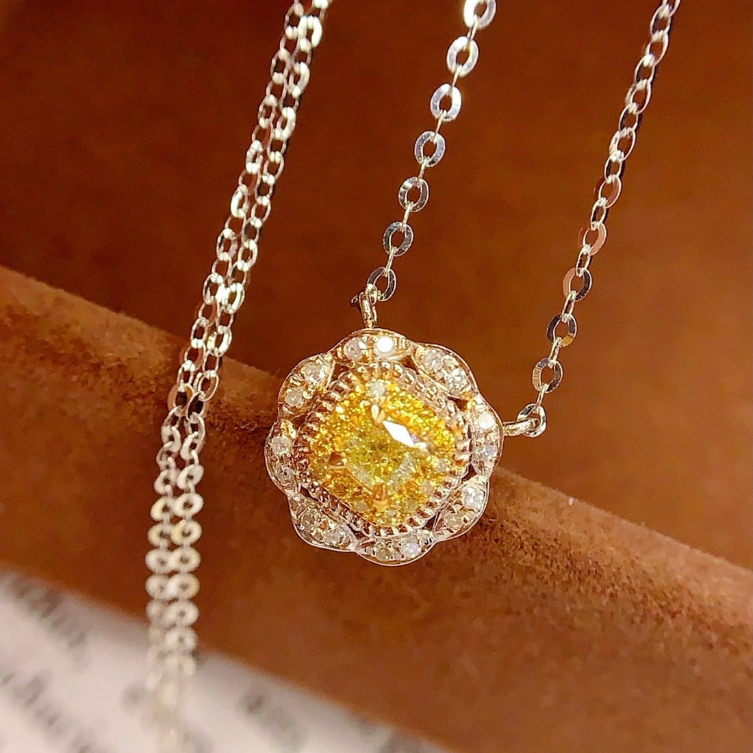 14k Gold 0.27 Ct Natural Yellow Diamond & Diamond Necklace - 3