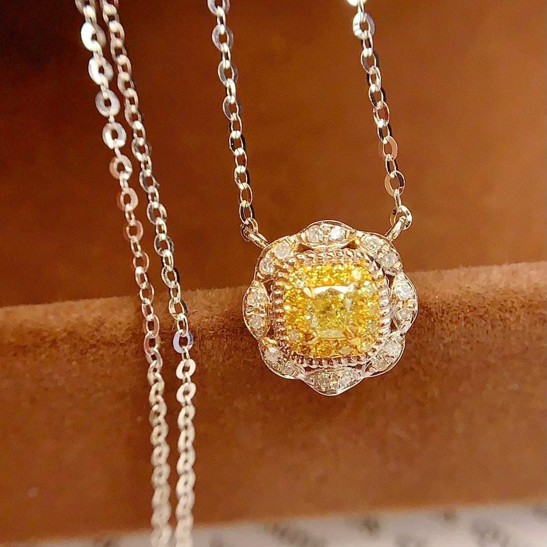 14k Gold 0.27 Ct Natural Yellow Diamond & Diamond Necklace - 6