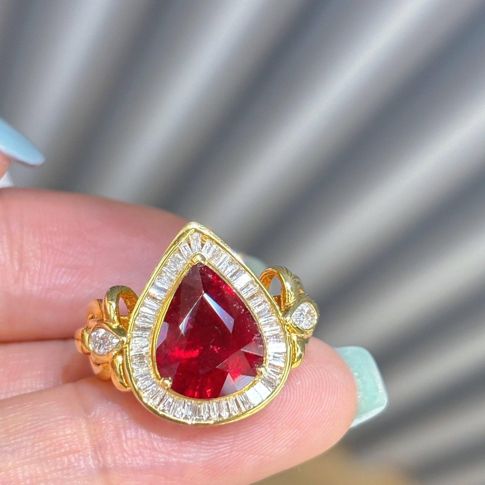 14k Gold 3 Ct Natural Tourmaline & Diamond Ring: Ref:230998232 // gold content:14k gold // ring size:7. 25us // // main gemstone:tourmaline // shape:pear // carat weight:3ct // color:red // treatment:natural // // adjacent gemstone 2 : diamond //