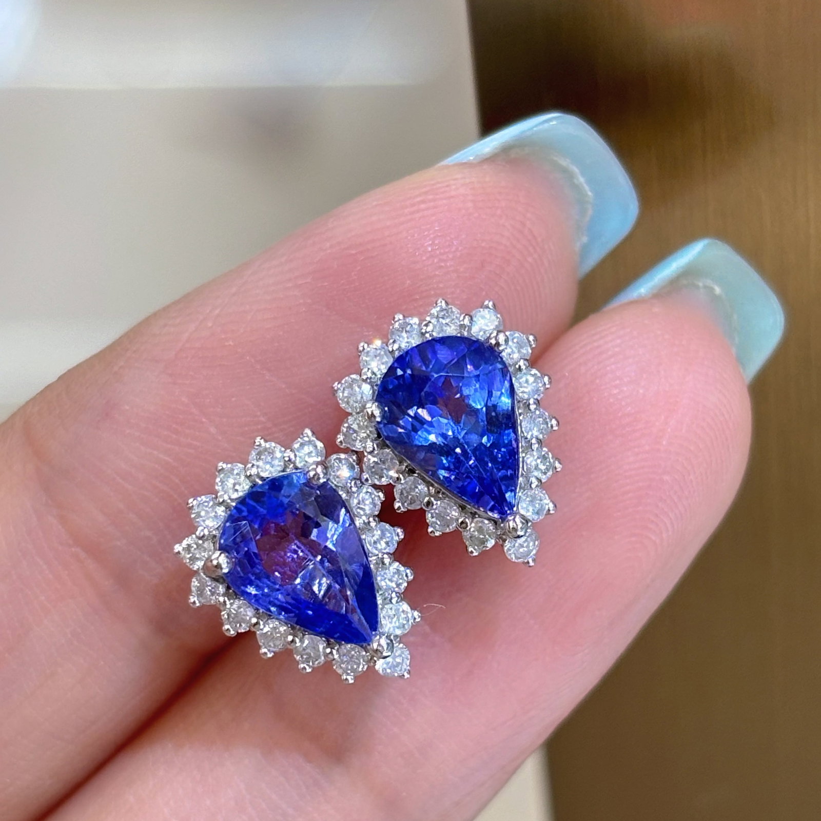 14k Gold 2 Ct Natural Tanzanite & Diamond Earrings - 4