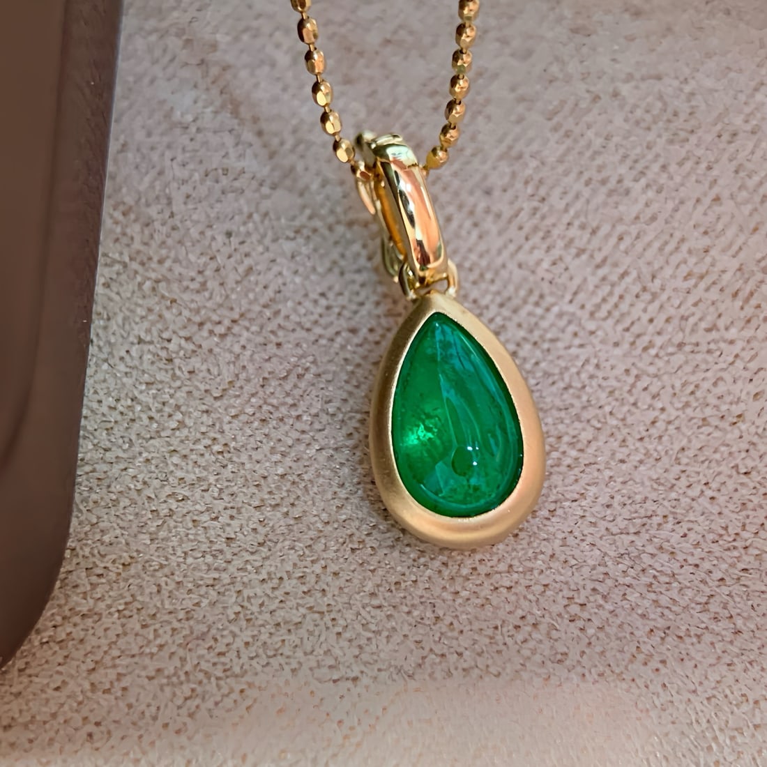14k Gold 0.70 Ct Vivid Green Natural Emerald Pendant( Without Chain ): Ref:230998246 // gold content:14k gold // main gemstone:emerald // shape:pear // carat weight:0. 70ct // color:vivid green // treatment:natural // High Estimate: 3300 Condition: New Low Estimate: 2200