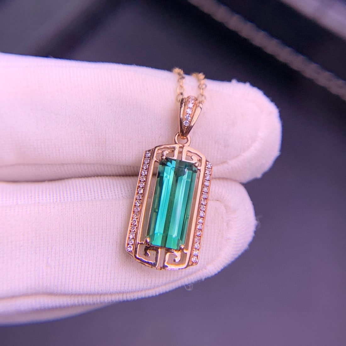 14k Gold 2.1 Ct Natural Tourmaline & Diamond Pendant( Without Chain ): Ref:230998236 // gold content:14k gold // main gemstone:tourmaline // shape:octagonal // carat weight:2. 1ct // color:green // treatment:natural // // adjacent gemstone 2 : diamond // shape:round //