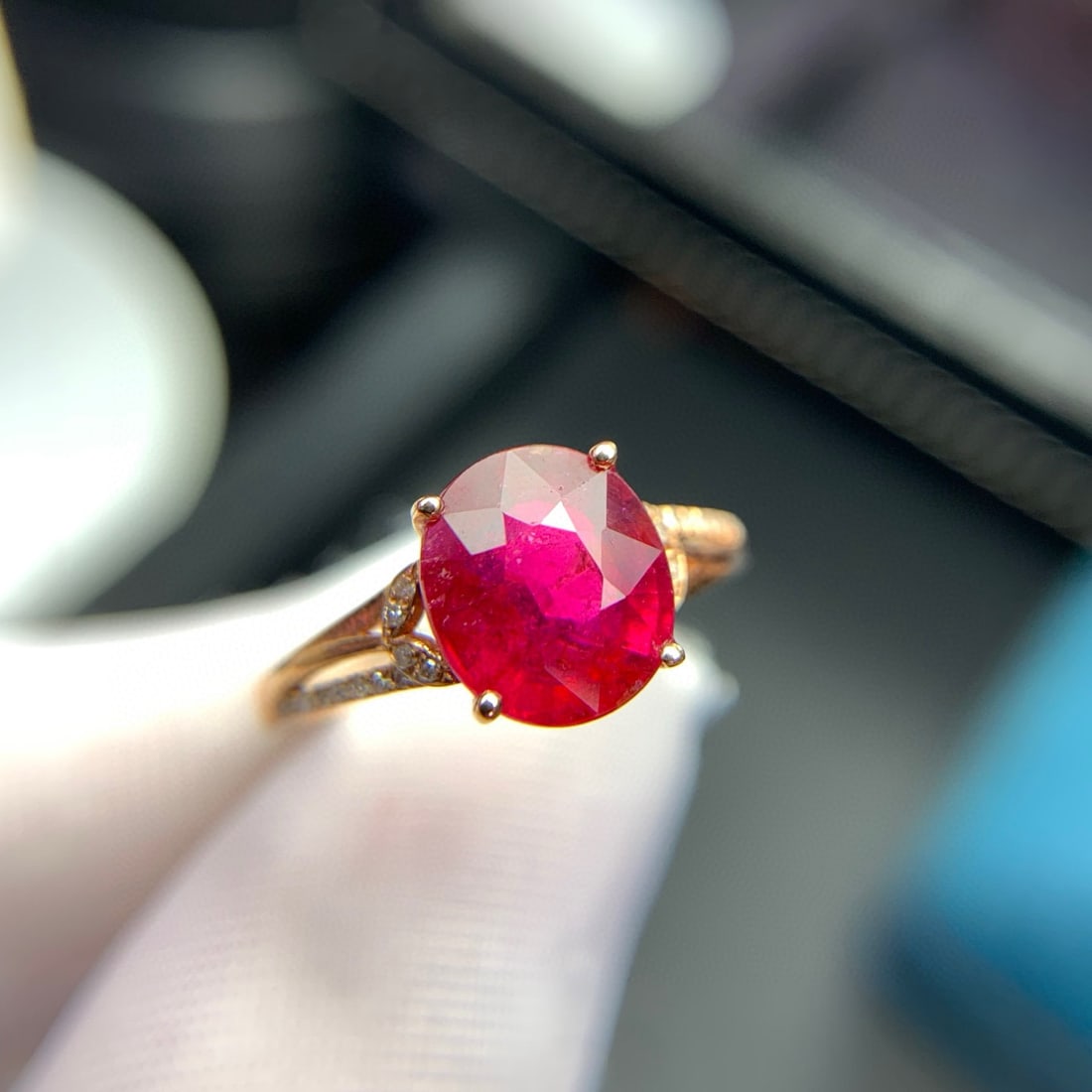 14k Gold 2.73 Ct Natural Tourmaline & Diamond Ring: Ref:230998235 // gold content:14k gold // ring size:7. 25us // // main gemstone:tourmaline // shape:oval // carat weight:2. 73ct // color:red // treatment:natural // // adjacent gemstone 2 : diamond