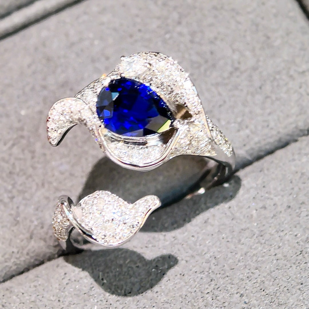 14k Gold 2.02 Ctw Natural Sapphire & Diamond Ring: Ref:230998240 // gold content:14k gold // ring size:7. 25us // // main gemstone:sapphire // shape:pear // carat weight:1. 29ct // color:royal blue // treatment:natural // // adjacent gemstone 2 : diam