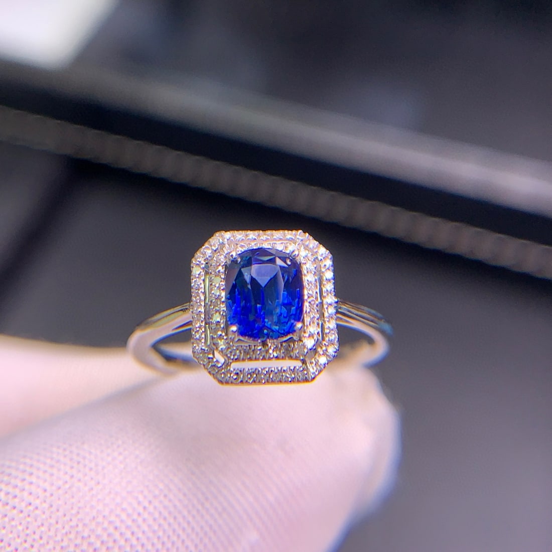 14k Gold 1.09 Ct Natural Sapphire & Diamond Ring: Ref:230998239 // gold content:14k gold // ring size:7. 25us // // main gemstone:sapphire // shape:cushion // carat weight:1. 09ct // color:royal blue // treatment:natural // // adjacent gemstone 2 :