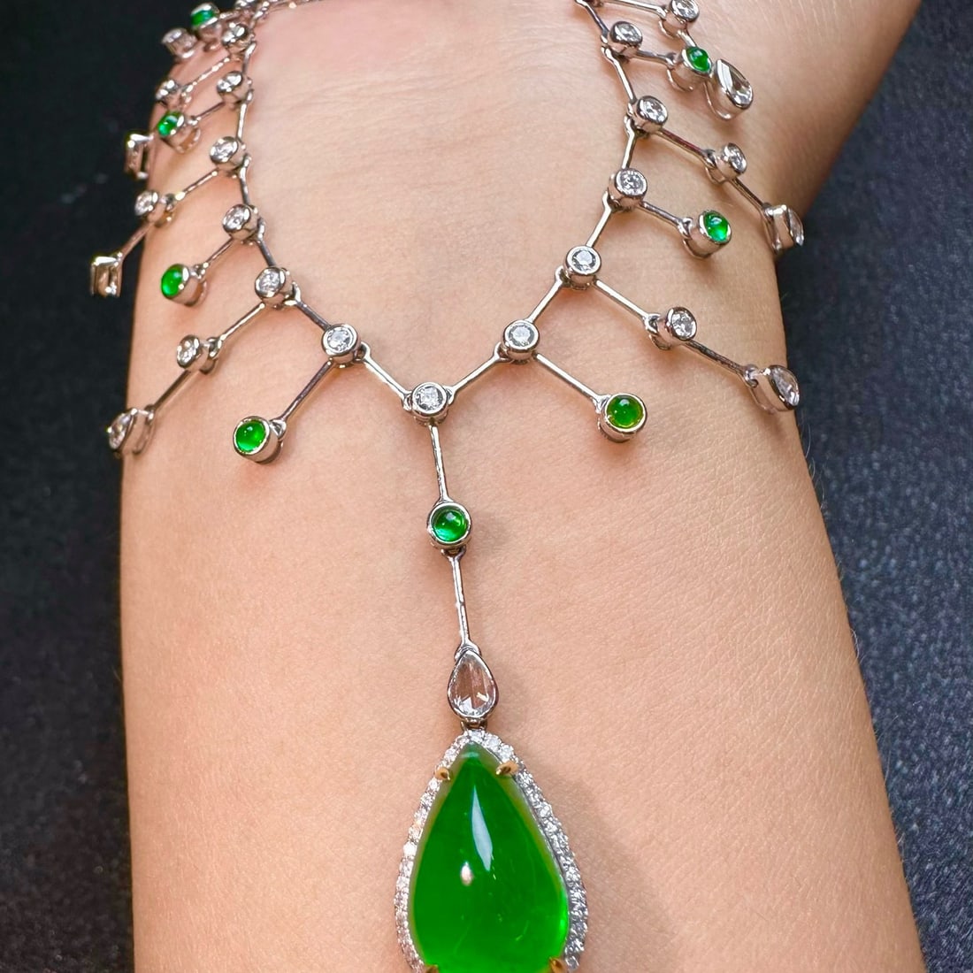 14k Gold 5.53 Ct Vivid Green Natural Emerald & Diamond Necklace - 2