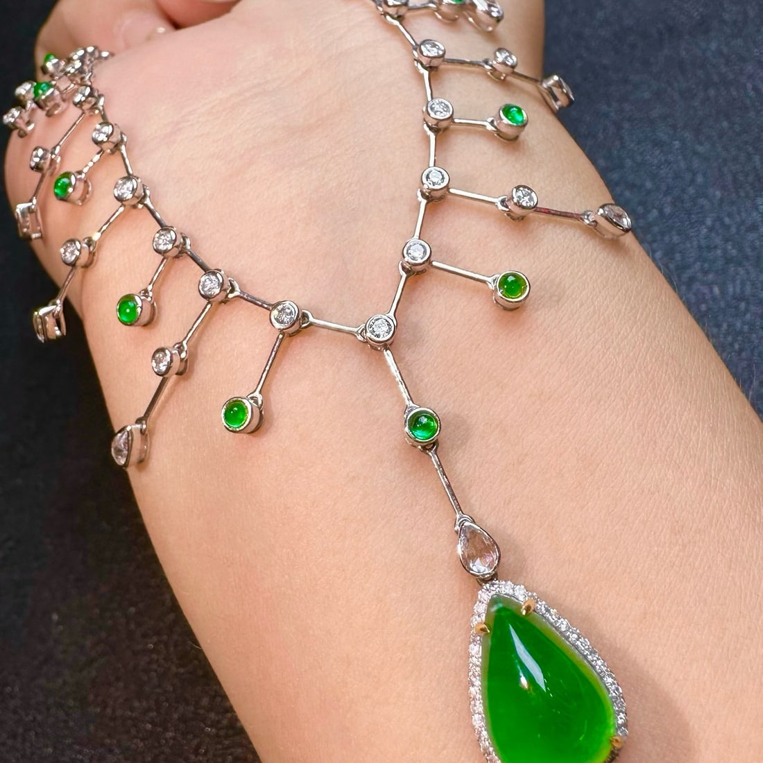 14k Gold 5.53 Ct Vivid Green Natural Emerald & Diamond Necklace - 3