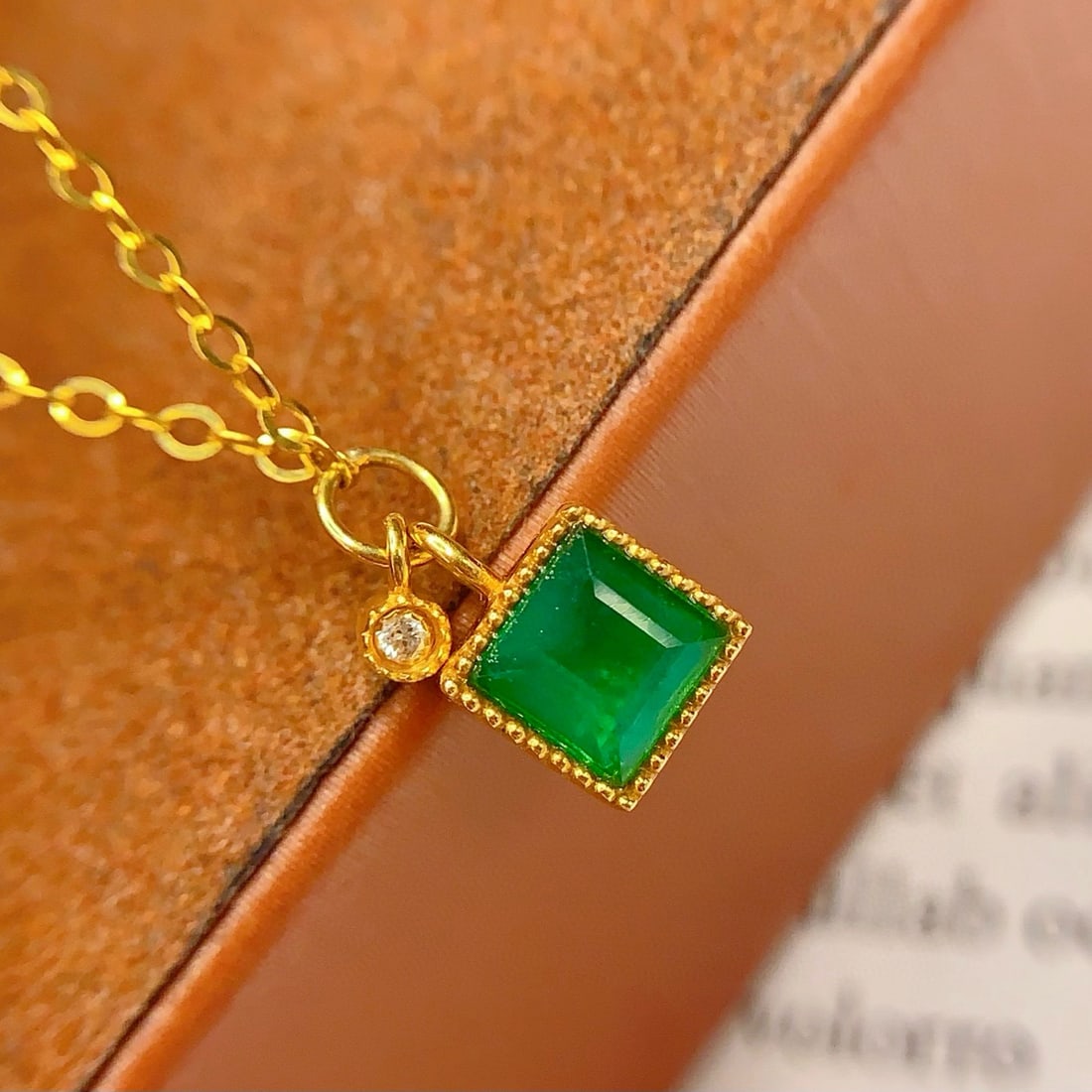 14k Gold 1 Ct Vivid Green Natural Emerald & Diamond Necklace - 3