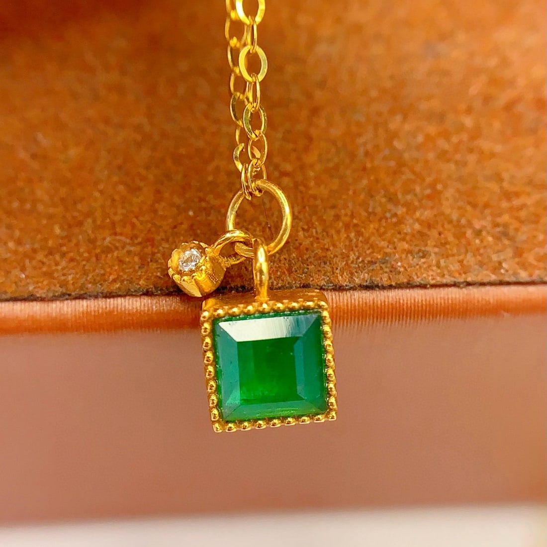 14k Gold 1 Ct Vivid Green Natural Emerald & Diamond Necklace - 4